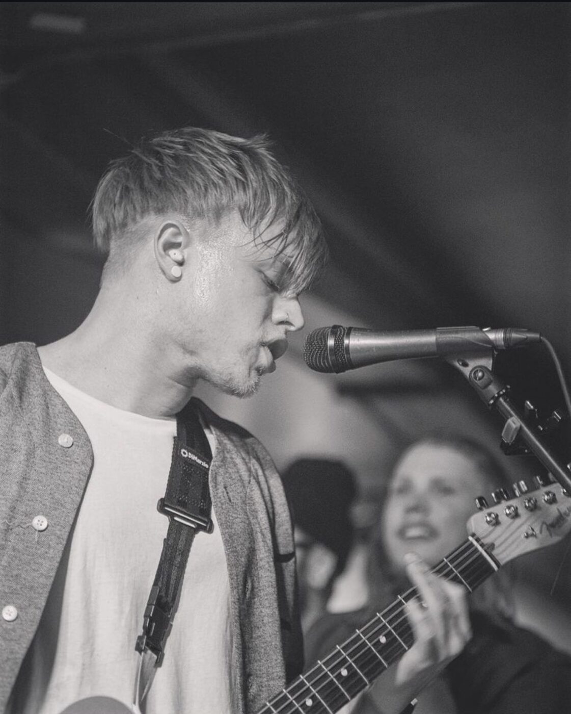 Beux Levi performing live, black and white